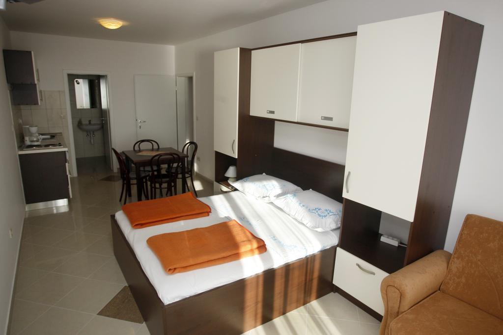 Apartments Rubic أوميس المظهر الخارجي الصورة