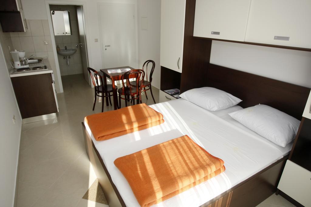 Apartments Rubic أوميس الغرفة الصورة
